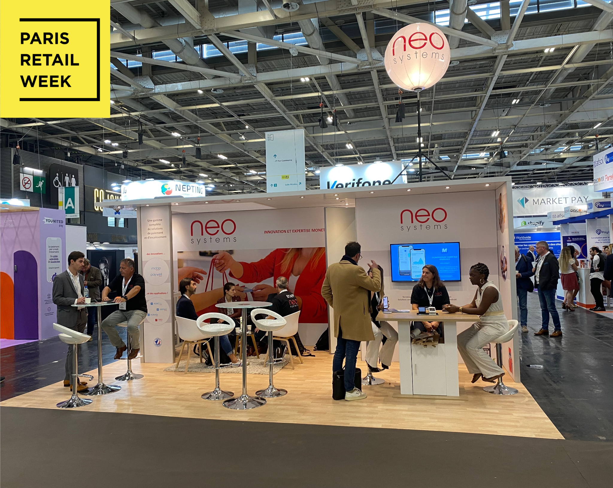 Femme devant son ordinateur